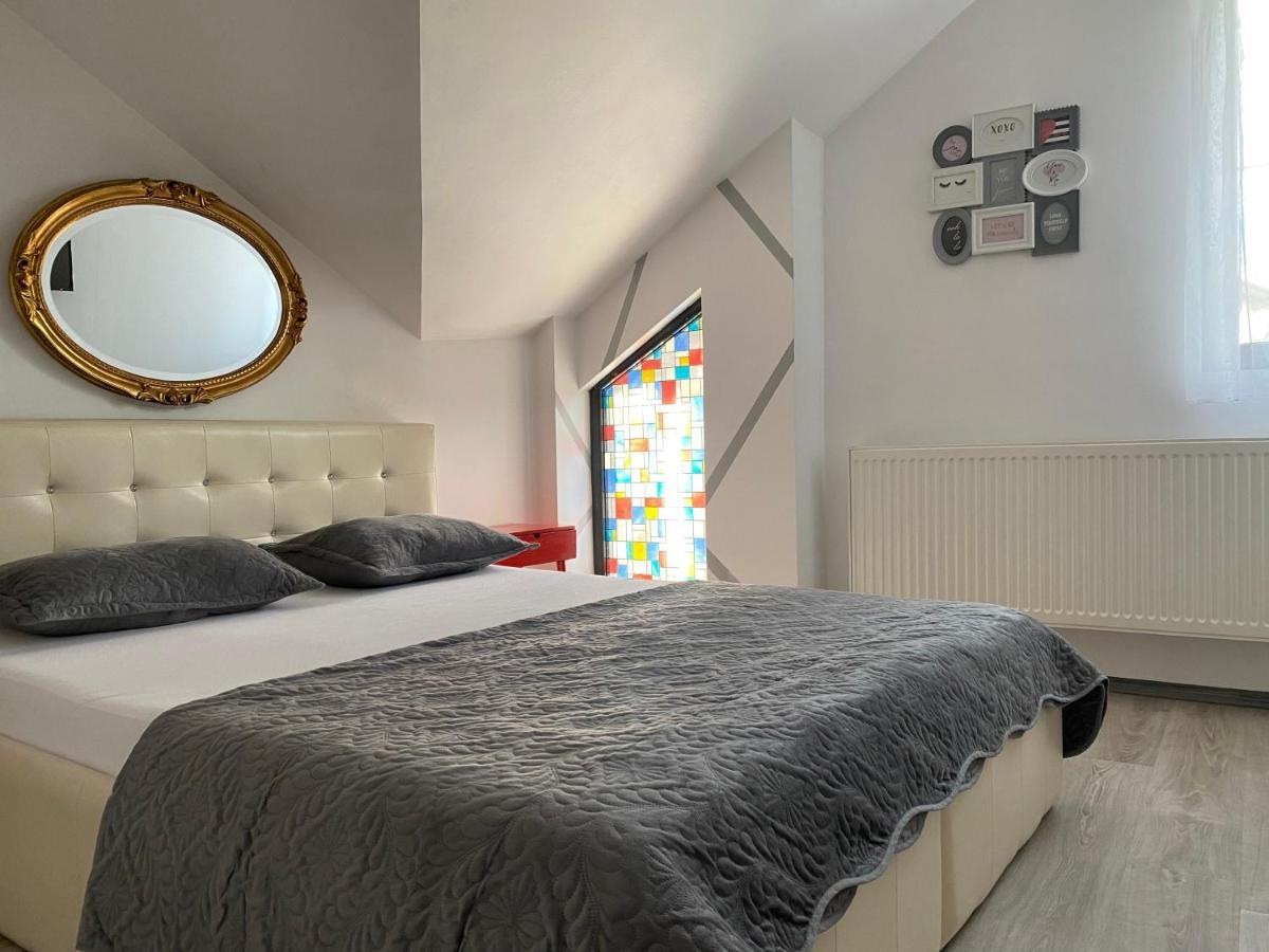 The Vintage - Wonderful Apartment In Best Location Craiova Kültér fotó