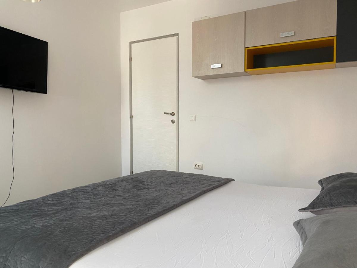 The Vintage - Wonderful Apartment In Best Location Craiova Kültér fotó