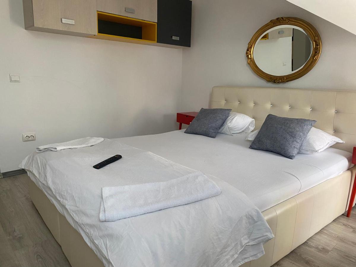 The Vintage - Wonderful Apartment In Best Location Craiova Kültér fotó