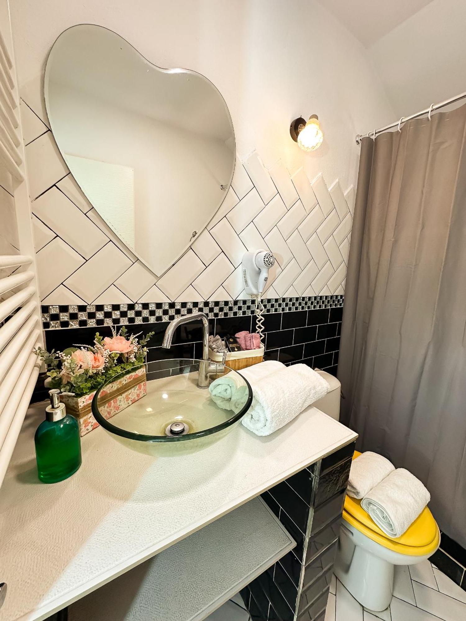 The Vintage - Wonderful Apartment In Best Location Craiova Kültér fotó