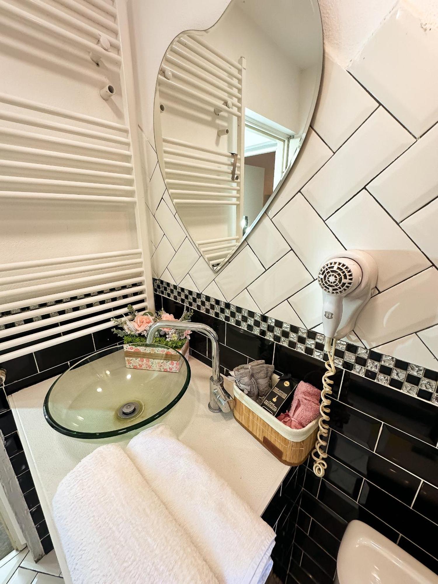 The Vintage - Wonderful Apartment In Best Location Craiova Kültér fotó